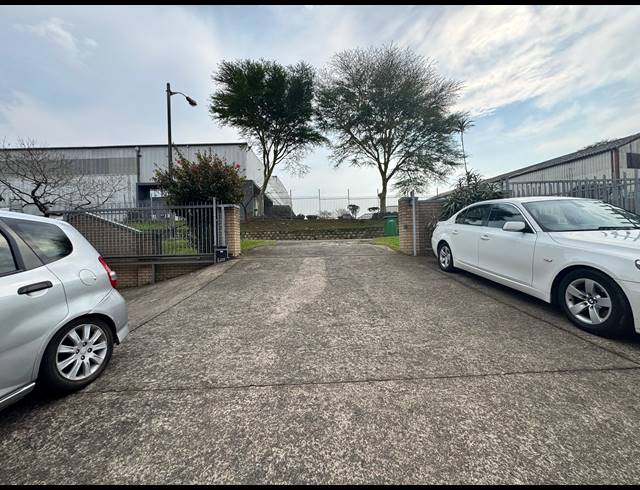800M² WAREHOUSE FOR SALE IN MOUNT EDGECOMBE